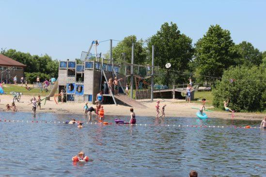 Stacaravan Op 5 Sterren De Kuilart Friesland Aan Het Met Zwembad 5p 237 Camping *