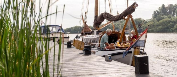 Stacaravan Op 5 Sterren De Kuilart Friesland Aan Het Met Zwembad 5p 237 *